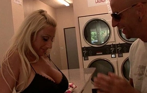 Bazaar milf picked up from laundry makes porn movie
