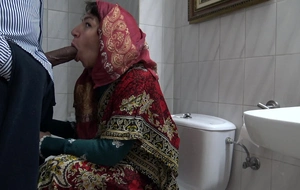 A horny Turkish muslim wife meets forth a black immigrant surrounding public toilet