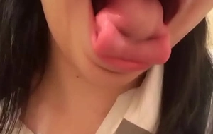 Japanese unshaded kamititisokuhou showing crazy tongue skills