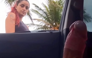 Masturbaçao arriscada na rua em público para gostosa na rua!