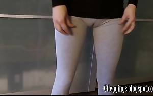 Aerobics cameltoe with superannuated leggings.